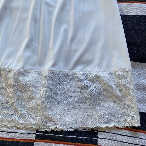 Vtg Vanity Fair White Nylon Full Slip/Dress Lingerie Lace top Lace Hem Sz 38 - Picture 10 of 16